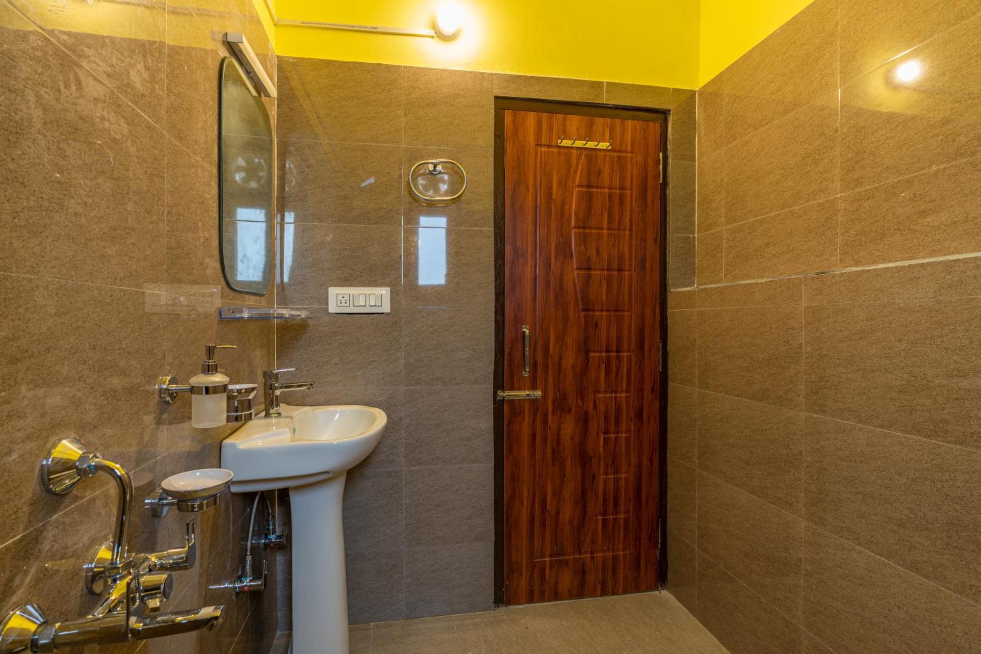The Hosteller Tirthan Valley Gushaini Стая снимка